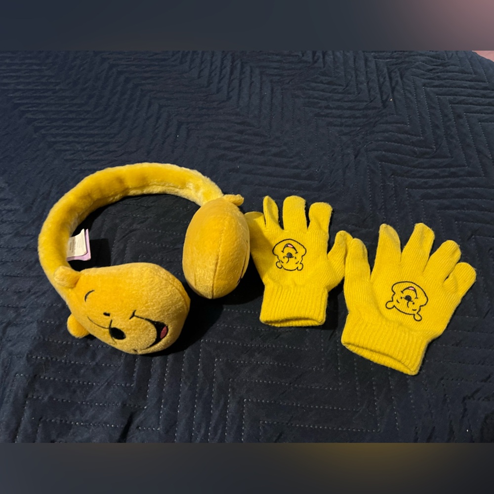 🥰 4/$25- Winnie The Pooh Earmuff and Mittens